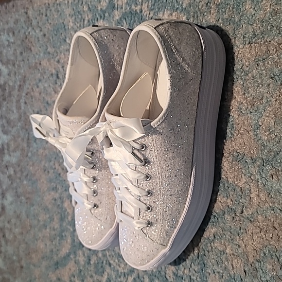 Shoes - Picture 2 of 4